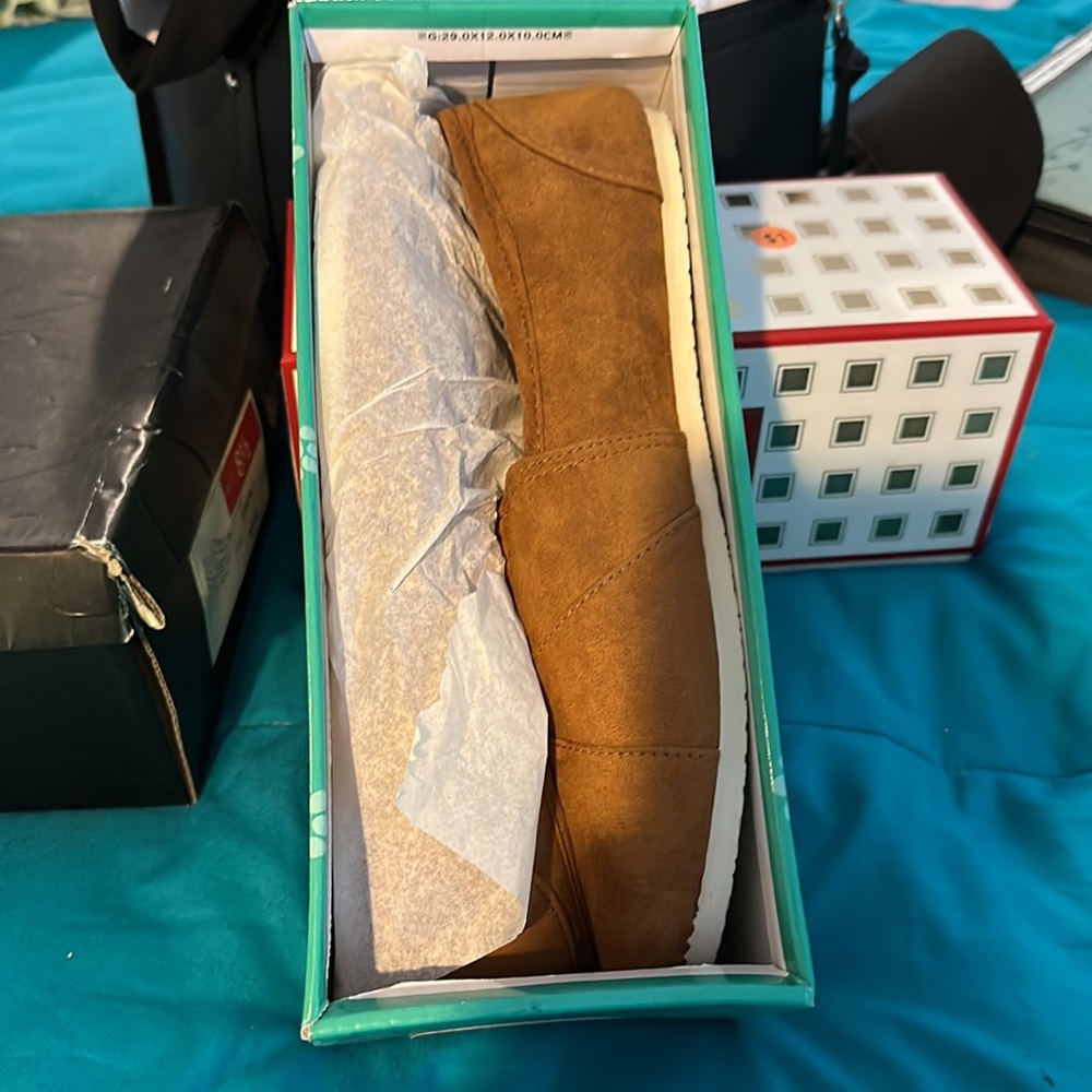 Shoes - Picture 3 of 4